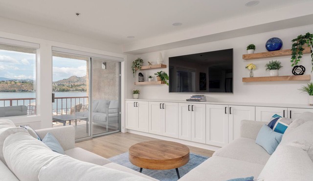 GrandView 202 - Luxury 2 Bedroom Waterfront Condo