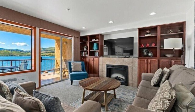 GrandView 302 - 2 Bedroom Waterfront condo