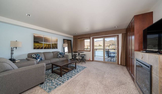 Grandview 626 Waterfront condo on Lake Chelan