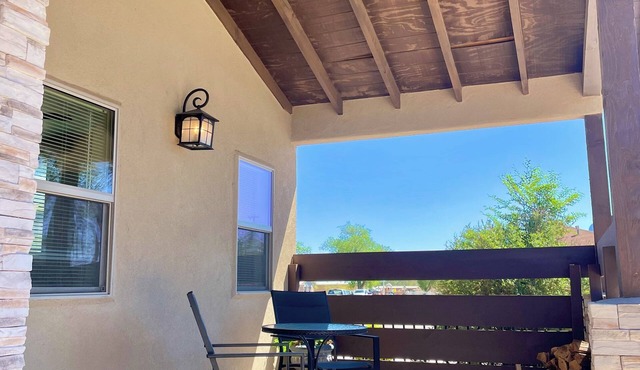 Great Downtown Location! Newer Home, Firepit