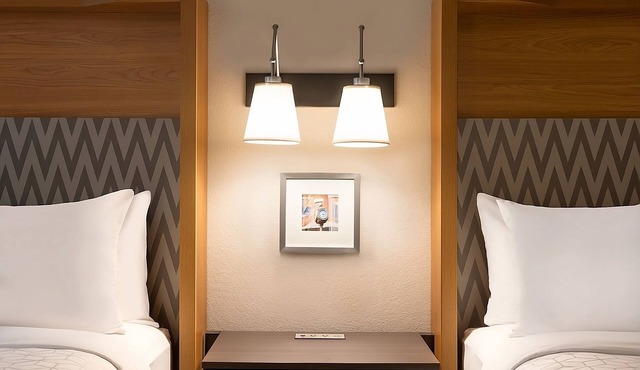 Great Relaxing Overnight Stay! 2 Classy Units! Indoor Swimming Pool