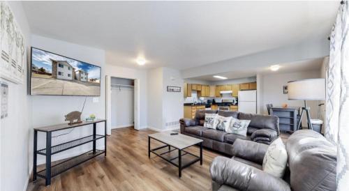 Great two bedroom spot near airport