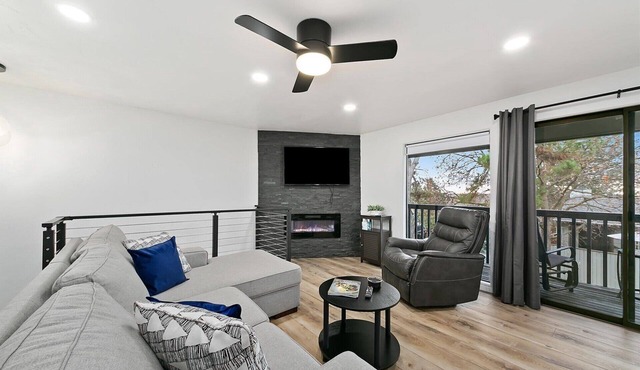 #HabitueHome - The Wildrye - 3 bedroom 2 bathroom Foothills Condo