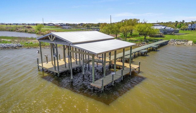 Hackberry Paradise: Fishing Oasis
