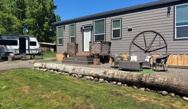 Halfway Wild Creek Front Tiny Home - Tiny House sleeps 3 add RV sleeps 4 more