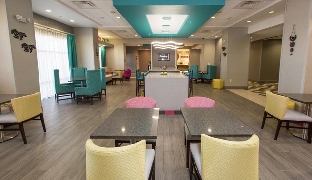 Hampton Inn Mustang