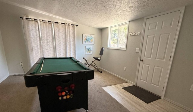Happy Hazel-King Suite Game Room Fire Pit Pet Friendly Spacious Yard Boise