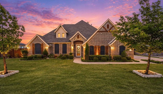 Heart of Ferris: 3-BD/2-BA with Pool, Patio & BBQ