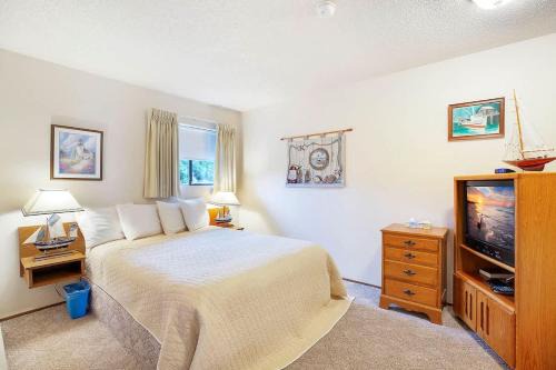 Hi-Tide Resort Queen Bed Dogs OK Unit 15
