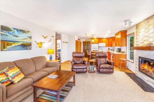 Hi-Tide Resort Queen Bed Unit 12