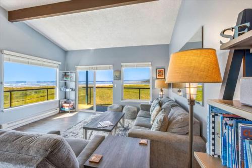 Hi-Tide Resort Top Floor Queen Bed Unit 32