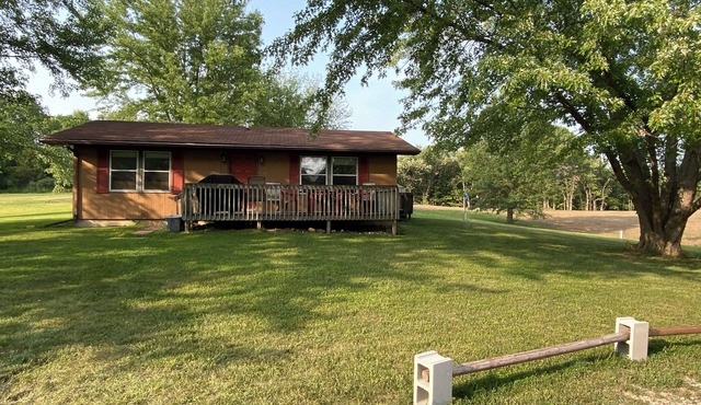 HIDE AWAY RETREAT - RATHBUN LAKE IS 300+/- YARDS AWAY. FISH, HUNT, RELAX.