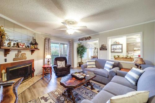 Hike, Golf & Ski: Beech Mtn Condo w/Resort Perks! in Beech Mountain