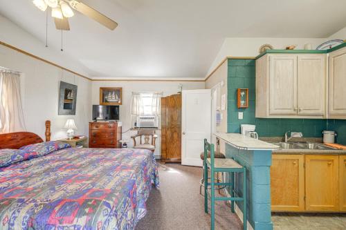 Hike On-Site: Lake Whitney Studio Hideaway
