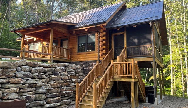 "Hilltop Hideaway" - A "GEM" in beautiful Hocking Hills !