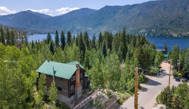 Historic 1910 Lodge - Rustic Charm - Steps to Beach and Town - Screened Porch