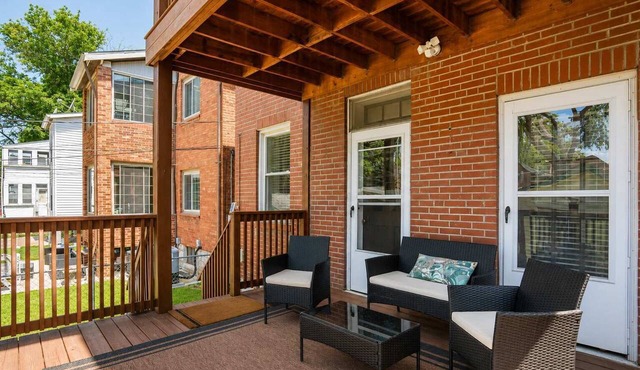 Historic 2BR with Deck, Games & Garage