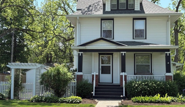 Historic 5 Bedroom Home – Perfect Family Getaway Near Omaha & Lincoln!