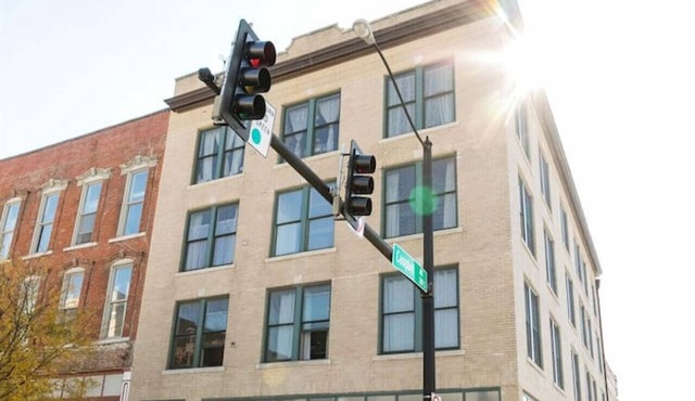 Historic Downtown Loft Near Cafés & Restaurants