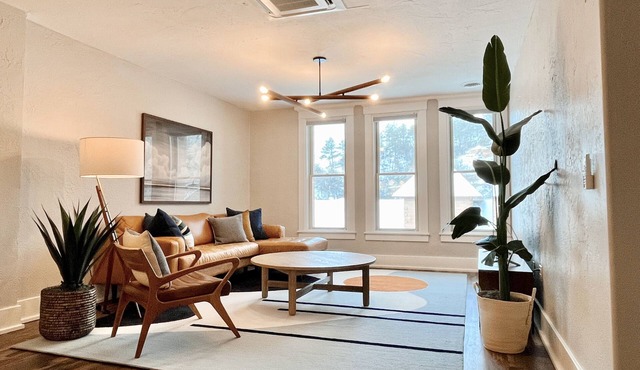 Historic & Modern! Walk to Restaurants, Moccasin Springs + Huge Suite w/Kitchen