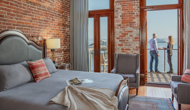 Historic Water View Room overlooking The Bay with private balcony