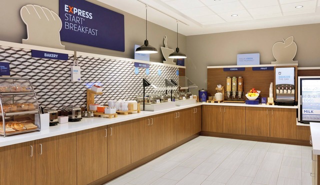 Holiday Inn Express and Suites Greenwood Village DTC by IHG