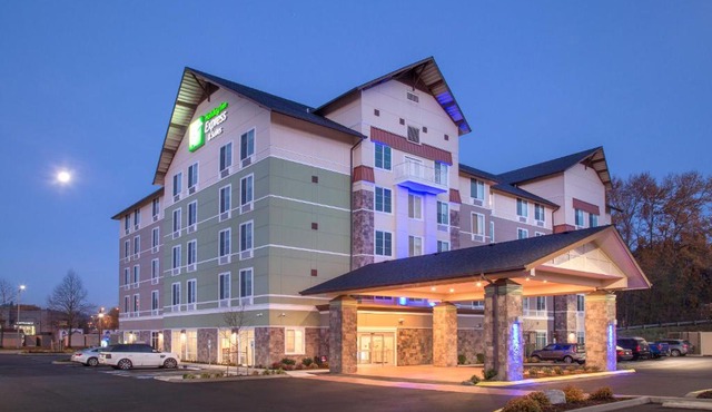 Holiday Inn Express & Suites - Seattle South - Tukwila by IHG