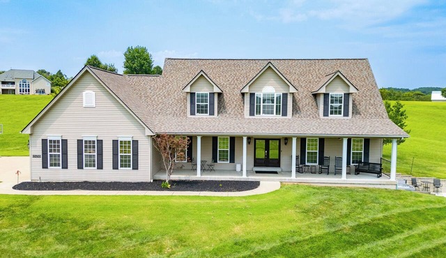 Hot Tub + Fire Pit | Private Country Escape