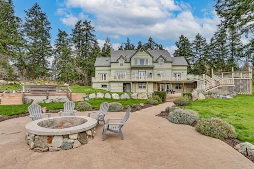 Hot Tub & Pond View! Private Friday Harbor Retreat