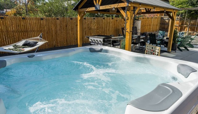 Hot Tub, Sleeps 14, 7 Bedrooms, Game Rooms