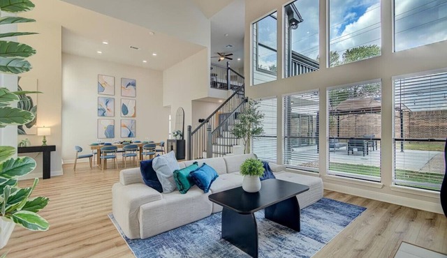 Houston Bright High Modern home - Pool & Billiards