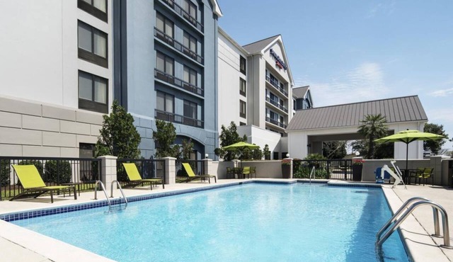 Houston Room Offering Microwave, Shuttle Service, Pool Area, Breakfast Included