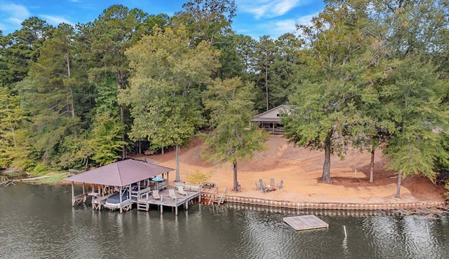 Huge Lakefront Camp - Sleeps 20 - Luxe & Clean - Great Location