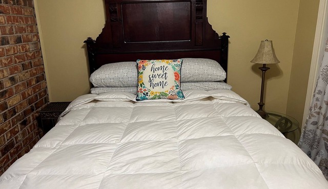 *IF BEDS COULD TALK Historic Beauregard DownTown quick to LSU*
