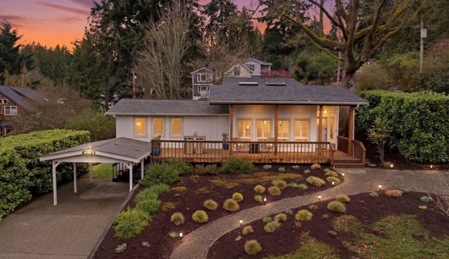 Indianola Cottage - Quick Walk To Beach Acces w/Kayak