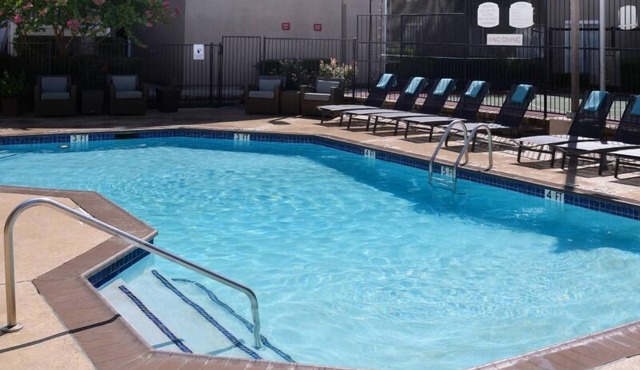 Indulge in Home Like Comfort! Parking, Pool, Close to Dallas Museum of Art