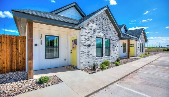 Inn @ The Harte is a thoroughly modern, new property with easy access.