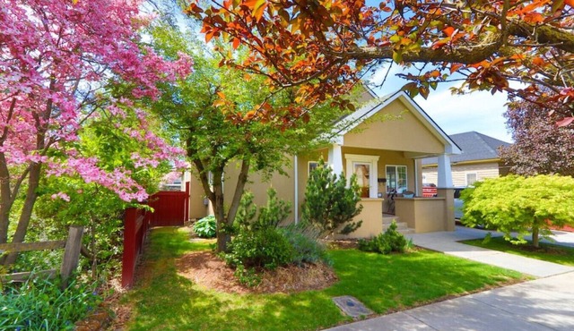 Juniper Place · Perfect Neighborhood Home - Close to town