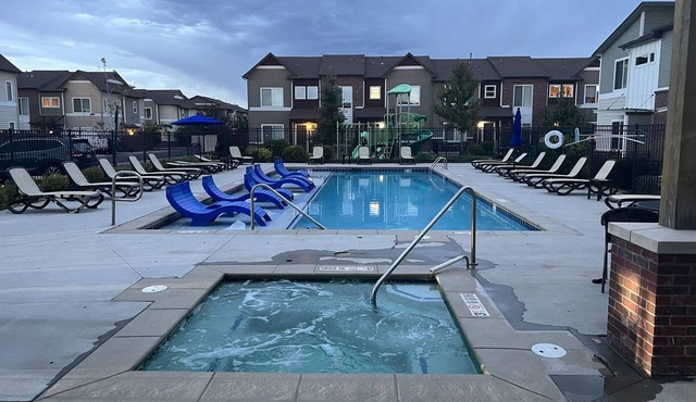 Kamara’s Family Townhome. Pet friendly