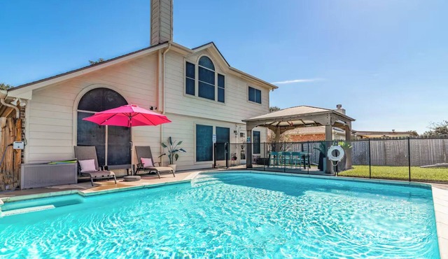 Katy Pool Oasis with Pet-Friendly Yard Sleeps 12