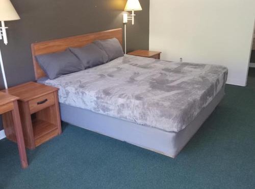 King Bed Hotel Studio 121