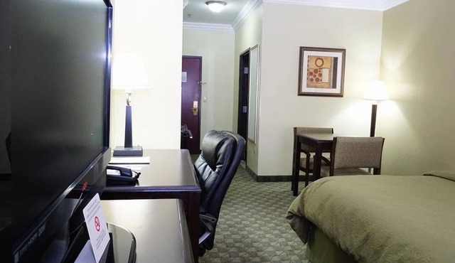 King Bed Stay, Scottish Inns Cresson, Free Breakfast, Minutes from DT Fort Worth