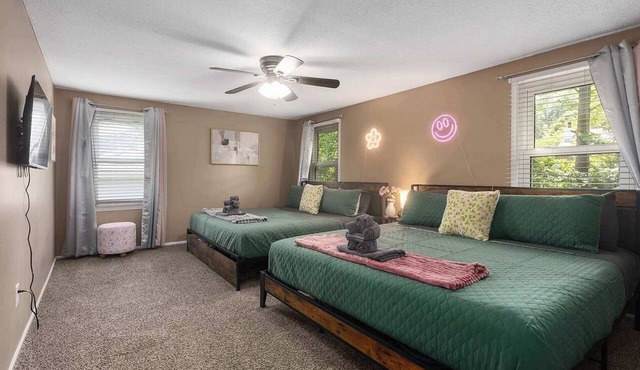 KingBeds|Fenced Yard