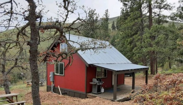 Klickitat Rails to Trails Cabin- Hikers and Bicyclers- S