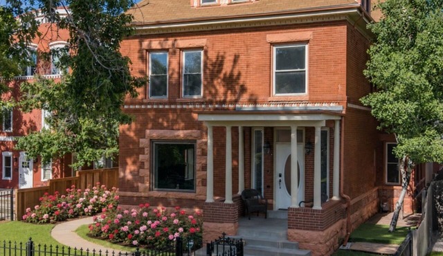 La Casa Vallejo - 4BD Highlands Luxury w Beautiful Yard & in the heart of Denver