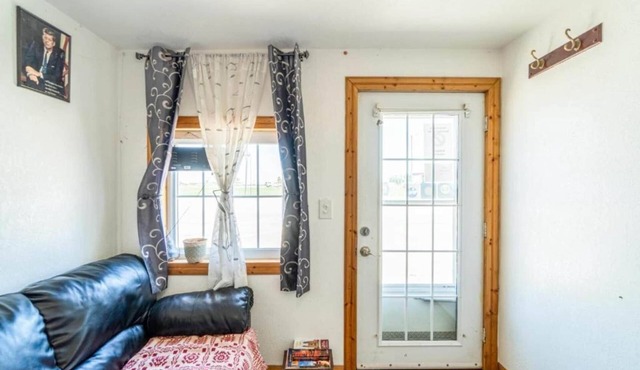 La Crosse KS | King Bed