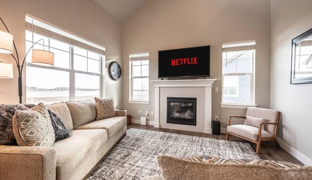 Lake Front| Perfect MidTerm|Family Friendly Luxury