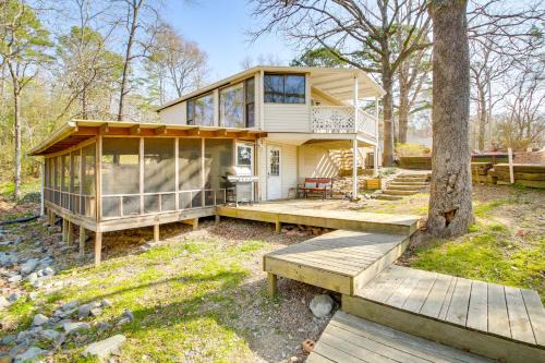 Lake Hamilton Family Gem: Hot Tub & Boat Slip!