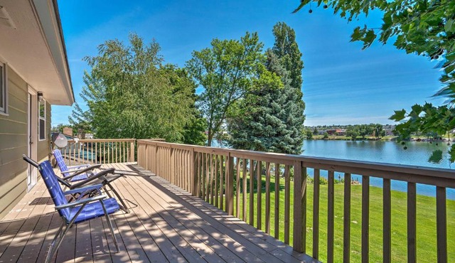 Lake House w/Hot Tub - 1 Mi to Surf 'n Slide