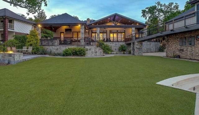 Lake house with 5 bedrooms total including guest house, outdoor kitchen etc.